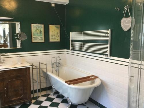 Ένα μπάνιο στο Casa Ariis