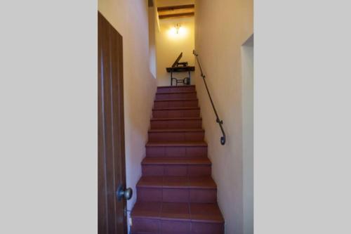 a stairway leading up to a room with purple stairs at Agriturismo Casariccio - Casa Viola in Bucine