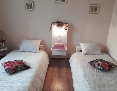 Postel nebo postele na pokoji v ubytování Kara Apartman