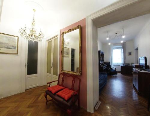 Imagen de la galería de Casa Antica - Historical apartment in old city center, en Trieste