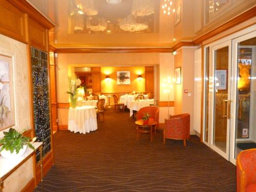 Χώρος καθιστικού στο Logis Hôtel Restaurant Le Gue Du Holme