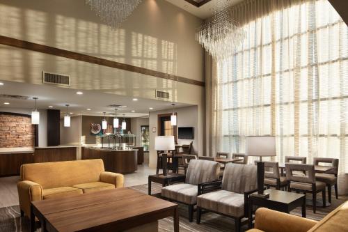 Posezení v ubytování Staybridge Suites West Fort Worth by IHG