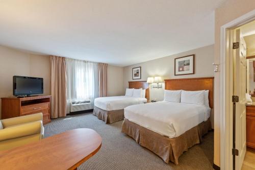 Extended Stay America Suites - San Antonio - North tesisinde bir odada yatak veya yataklar