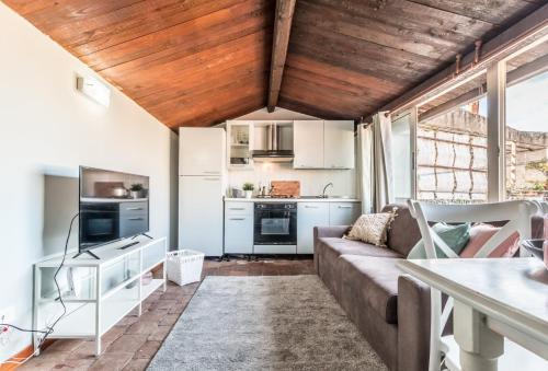 a living room with a couch and a kitchen at Design Apartments Sassari-Skyline in Sassari