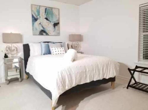 9BR-SLEEPS 19. Amazing Deal!! Image