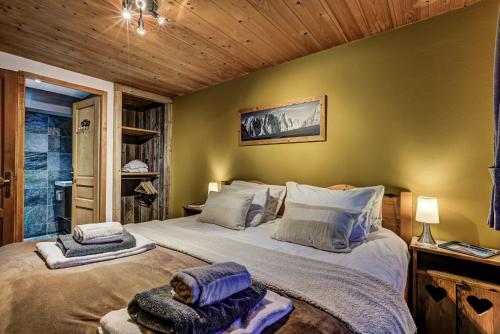 Кровать или кровати в номере Chalet Tissières