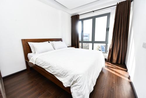 a bedroom with a bed and a large window at LOVINA 17-11 at Harbour Bay Residences in Nagoya