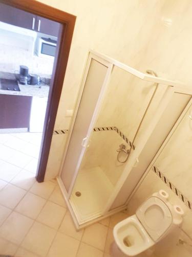 a bathroom with a toilet in a room at Appartement hôtel cabo dream in Cabo Negro