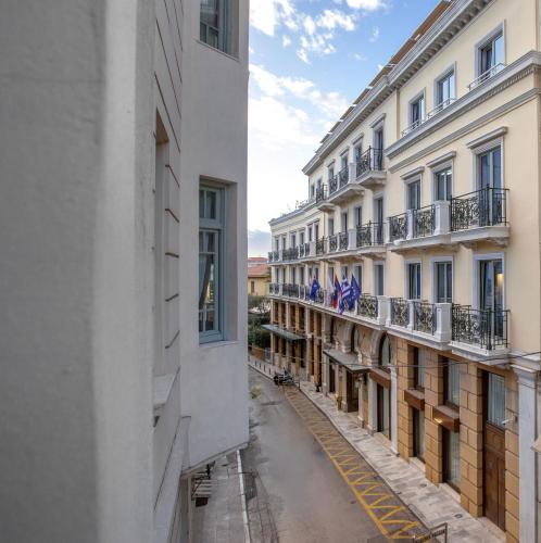 Neoclassical Apartment close to Syntagma-Plaka by GHH