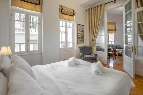 Neoclassical Apartment close to Syntagma-Plaka by GHH