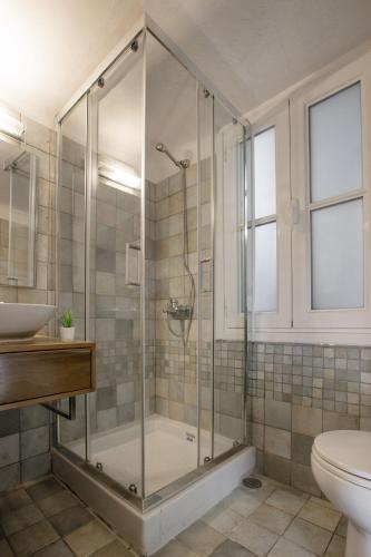 Neoclassical Apartment close to Syntagma-Plaka by GHH