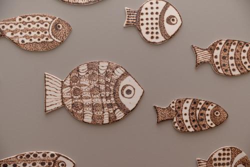 a group of fish plates on a wall at Litium 3 in Lecce