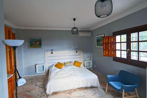 A bed or beds in a room at Finca el Regalo