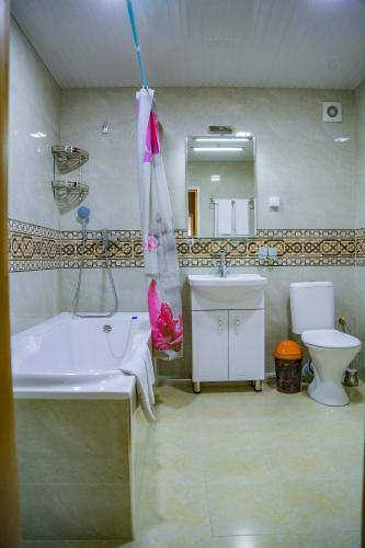 Ένα μπάνιο στο Old Gate Family Guest House