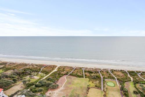 een luchtzicht op het strand bij Palm Boulevard 2403 - Downstairs in Isle of Palms