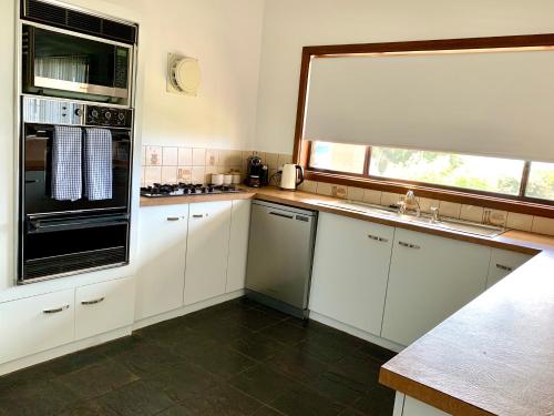 Gallery image of Beachside House in Kingscote