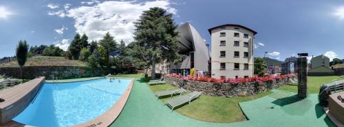 uma representação de uma piscina num resort em Rutllan & Spa em La Massana