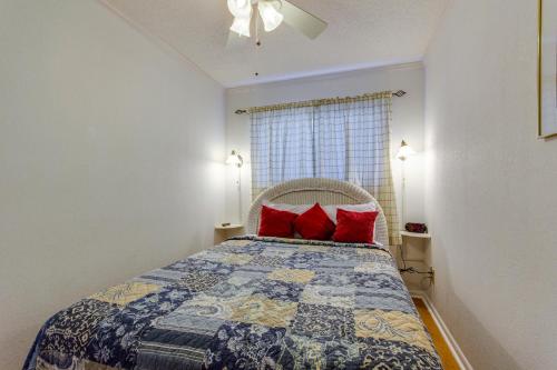 Ένα ή περισσότερα κρεβάτια σε δωμάτιο στο Sea Cabin 228-B