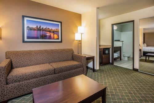 Гостиная зона в La Quinta by Wyndham Portland Airport