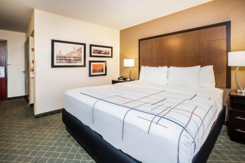 La Quinta by Wyndham Portland Airport Image