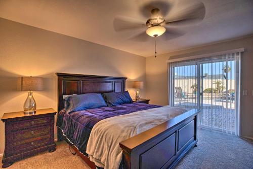 Ένα ή περισσότερα κρεβάτια σε δωμάτιο στο Desert Home with Pool 5 Mi to Peoria Sports Complex