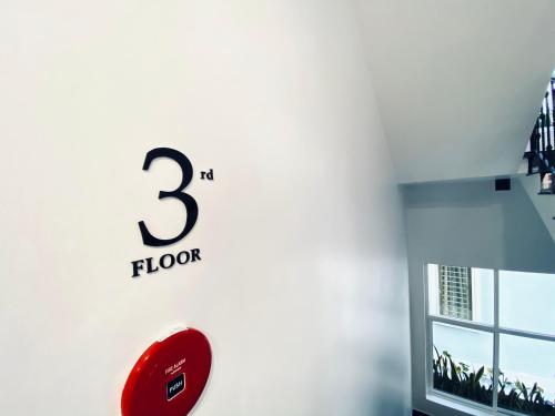 a wall with a floor sign on a building at Helen Fin Inn & Apartment in Phnom Penh