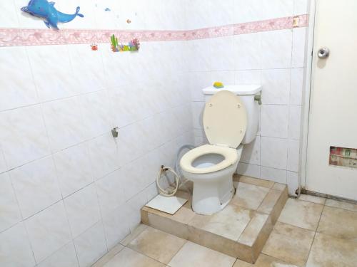 Phòng tắm tại OYO 3116 Batu Putih Homestay