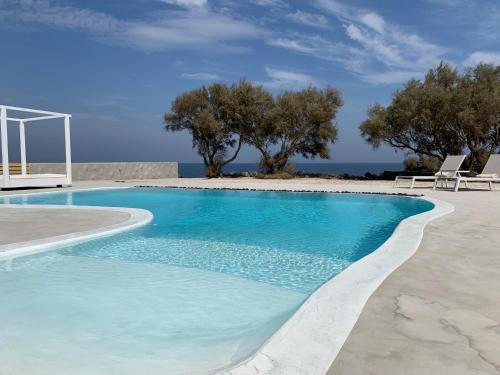 Piscina di Villa Beltramo Santorini 2 bedroom private pool villa o nelle vicinanze