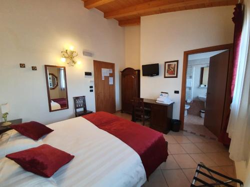 a hotel room with a bed and a desk and a bathroom at Agriturismo Eva in Favaro Veneto