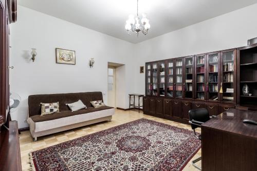 Zona d'estar a Doroshenka Antique Apartment