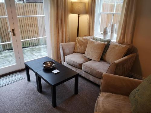 Posezení v ubytování Coastal Escape Deal - 2 Bedroom House -Short Lets & Serviced Accommodation