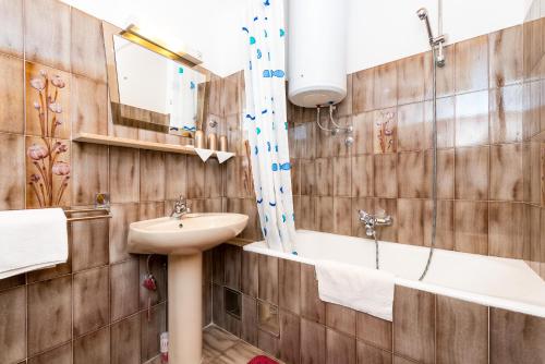 a bathroom with a sink and a bath tub at Villa Kukuljica in Zaton