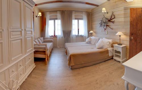 Ein Bett oder Betten in einem Zimmer der Unterkunft Grand View Afrodite