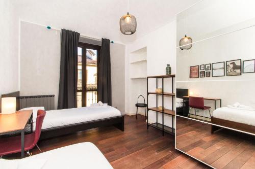 Colorful Statuto Square Design Apart – Photos 3
