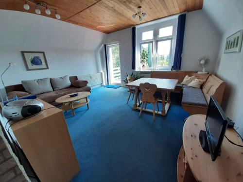 a living room with a couch and a table at Ferienwohnung Elbsommer am Weinberg in Meißen