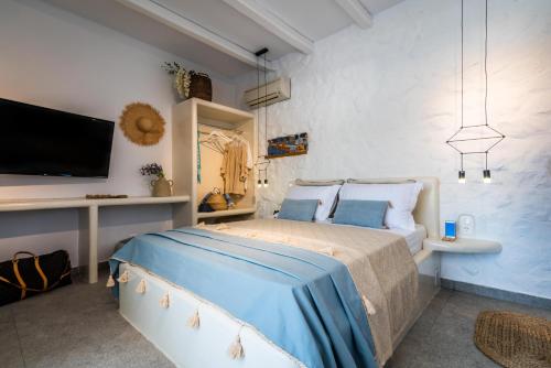 מיטה או מיטות בחדר ב-Luxurious stoudio in Mandrakia 1