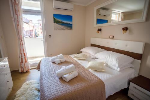 a bedroom with a bed with towels on it at Apartment Centrum in Zadar