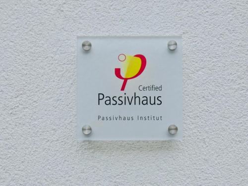 a sign on a wall that reads congratulate paskritkritkritkritkritkritkrit at Hotel Casa Sueño in Salas