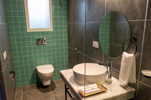 Un baño de The Sierra - By The Lake