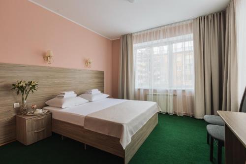 Ein Bett oder Betten in einem Zimmer der Unterkunft Гостиница Ермак