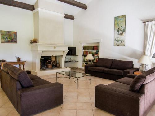 Villa in Campagnan with Pool and Vineyard Views