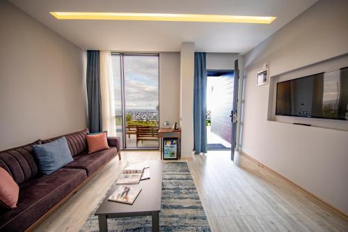 Suite with Patio and Sea View