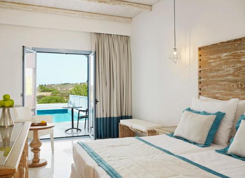 Кровать или кровати в номере Mitsis Rodos Village