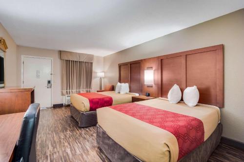 Postel nebo postele na pokoji v ubytování Econo Lodge