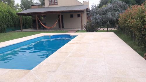 een zwembad voor een huis bij Casa Loft Rumipal in Villa Rumipal