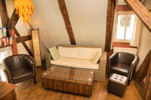 a living room with two chairs and a couch and a table at RefuKium Altstadtscheune in Weißenburg in Bayern