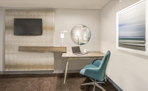 Crowne Plaza Suites Arlington, an IHG Hotel Image