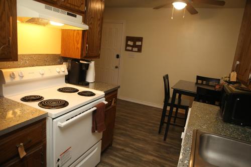 2 bed/ 1 bath next to Ft. Sill – Photos 2