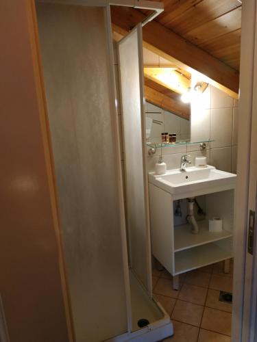 Ένα μπάνιο στο XENONAS MORFEAS