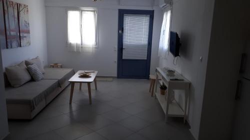 Φωτογραφία από το άλμπουμ του Isidoros Apartments σε Galanádhon